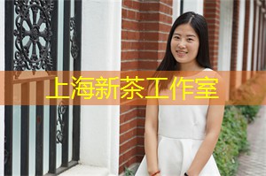 在夜晚享受浑厚的茶饮文化